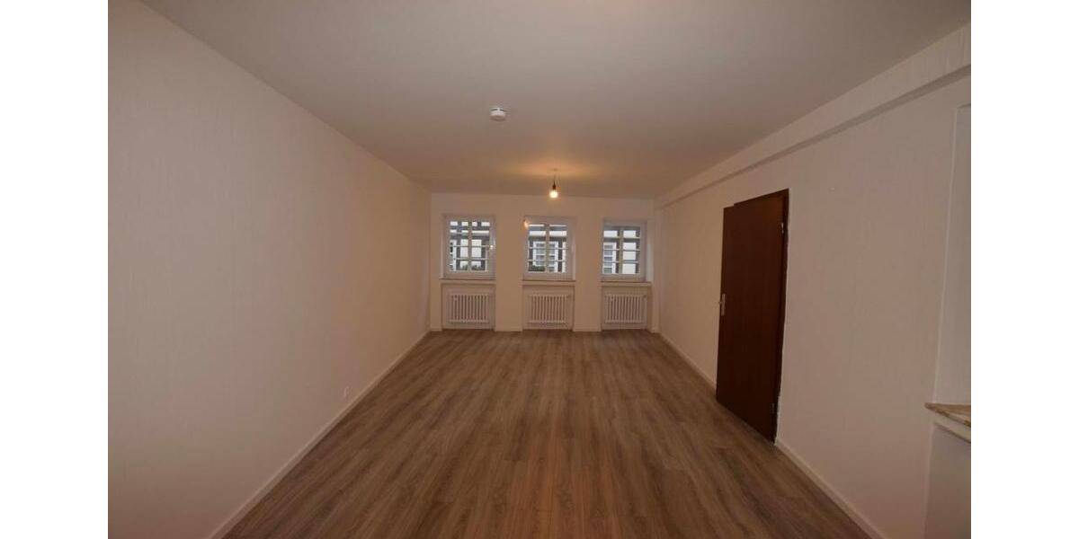 Erdgeschoßwohnung Hameln - 4 Zimmer, 145 m&sup2;, 1.015&euro; | Angebot:22598294