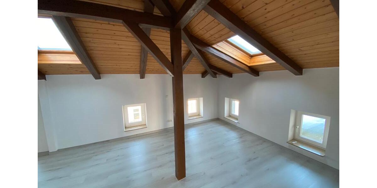 Dachgeschoßwohnung Parchim - 3 Zimmer, 105 m&sup2;, 1.195&euro; | Angebot:25832046