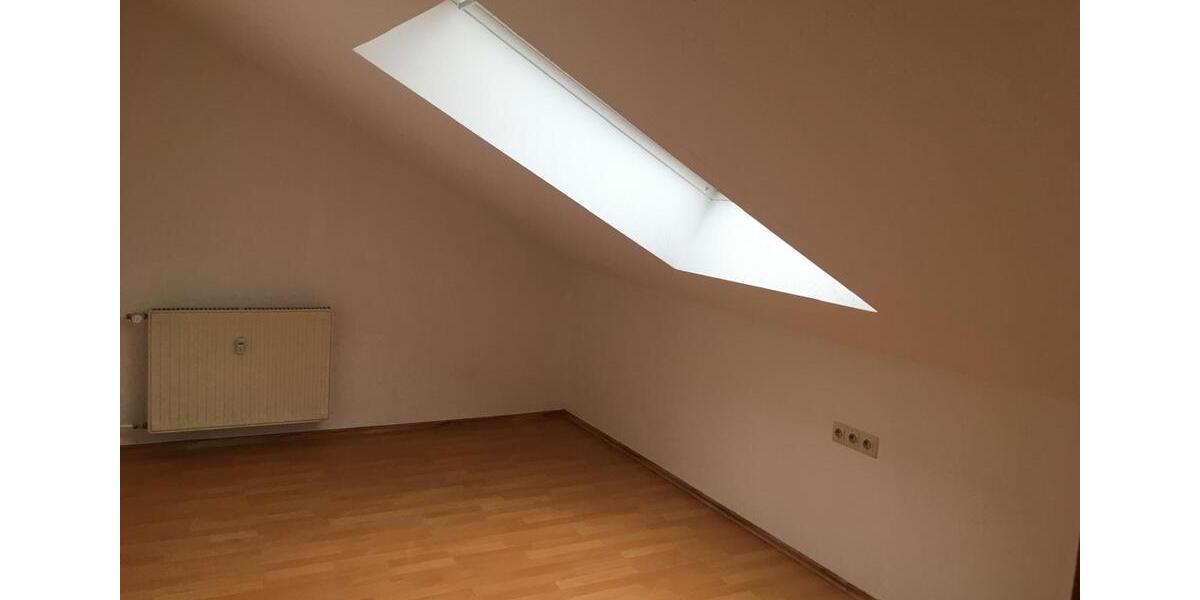 Dachgeschoßwohnung Bisingen - 3 Zimmer, 75 m&sup2;, 800&euro; | Angebot:24704774