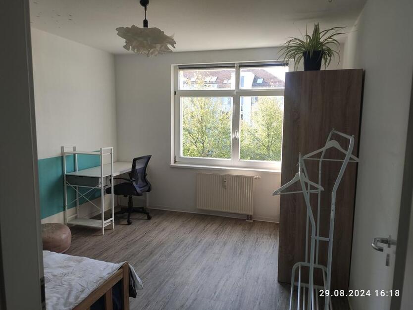 Helles WG-Zimmer in ruhiger Lage, vollmöbliert