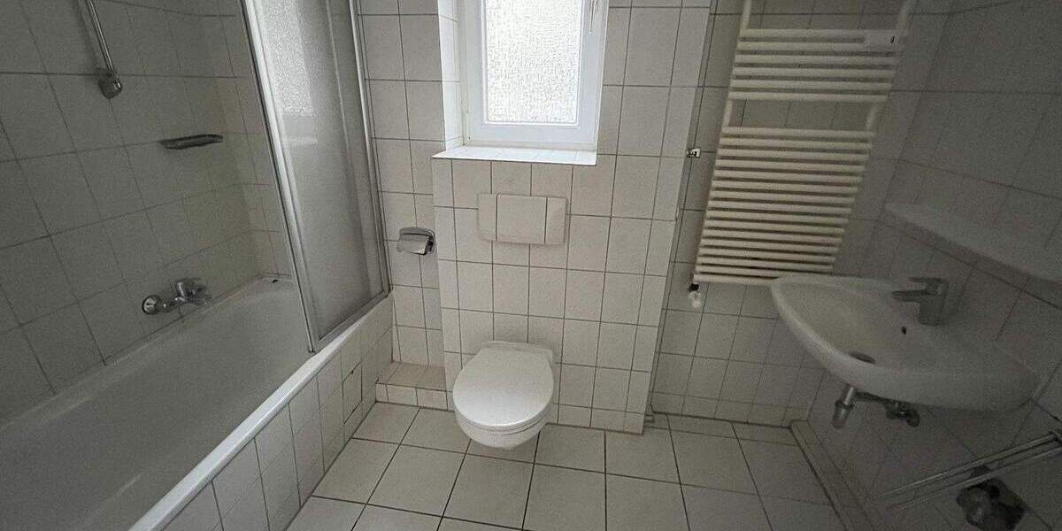 Etagenwohnung Bremerhaven Lehe - 4 Zimmer, 106 m&sup2;, 590&euro; | Angebot:25682422