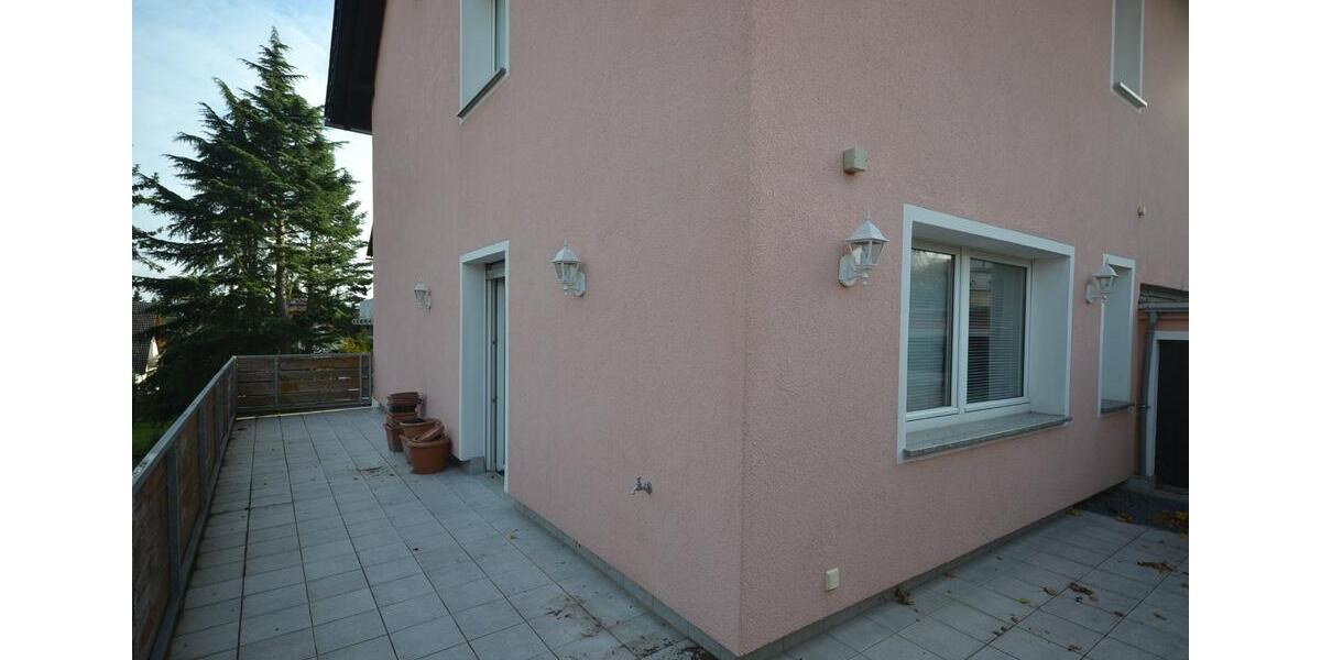 Einfamilienhaus Walluf - 5 Zimmer, 200 m&sup2;, 2.400&euro; | Angebot:25127340