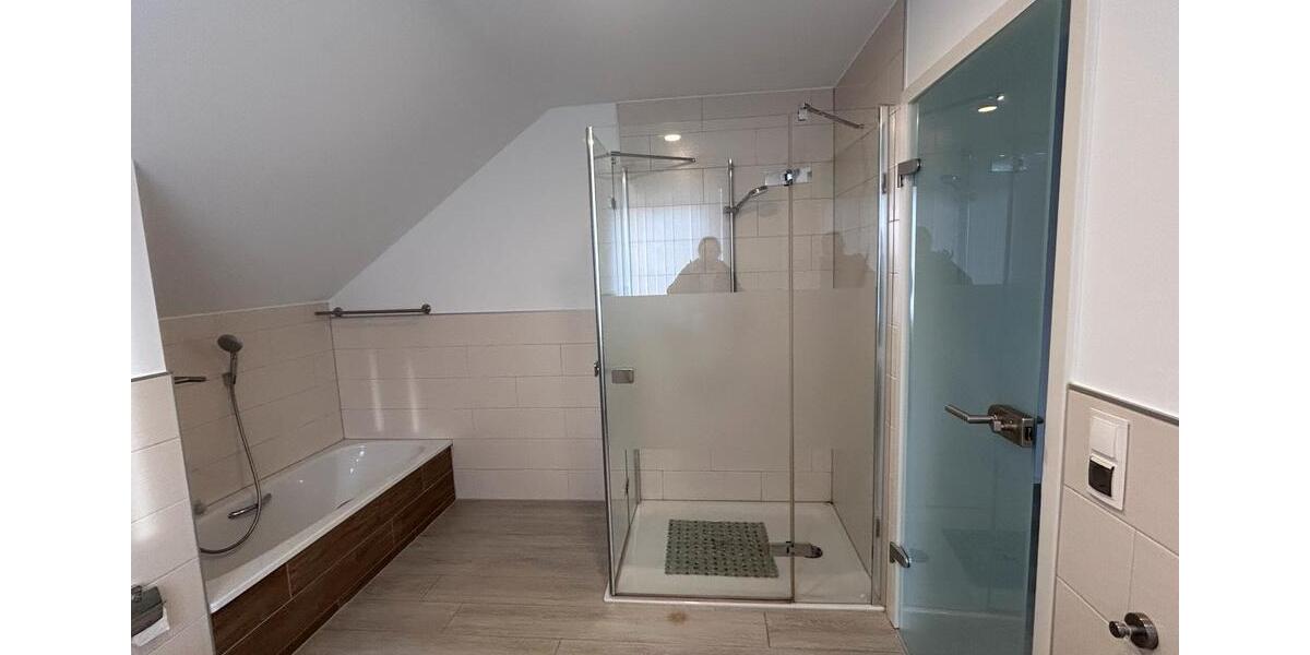 Dachgeschoßwohnung Morsbach - 3 Zimmer, 138 m&sup2;, 1.100&euro; | Angebot:24804592