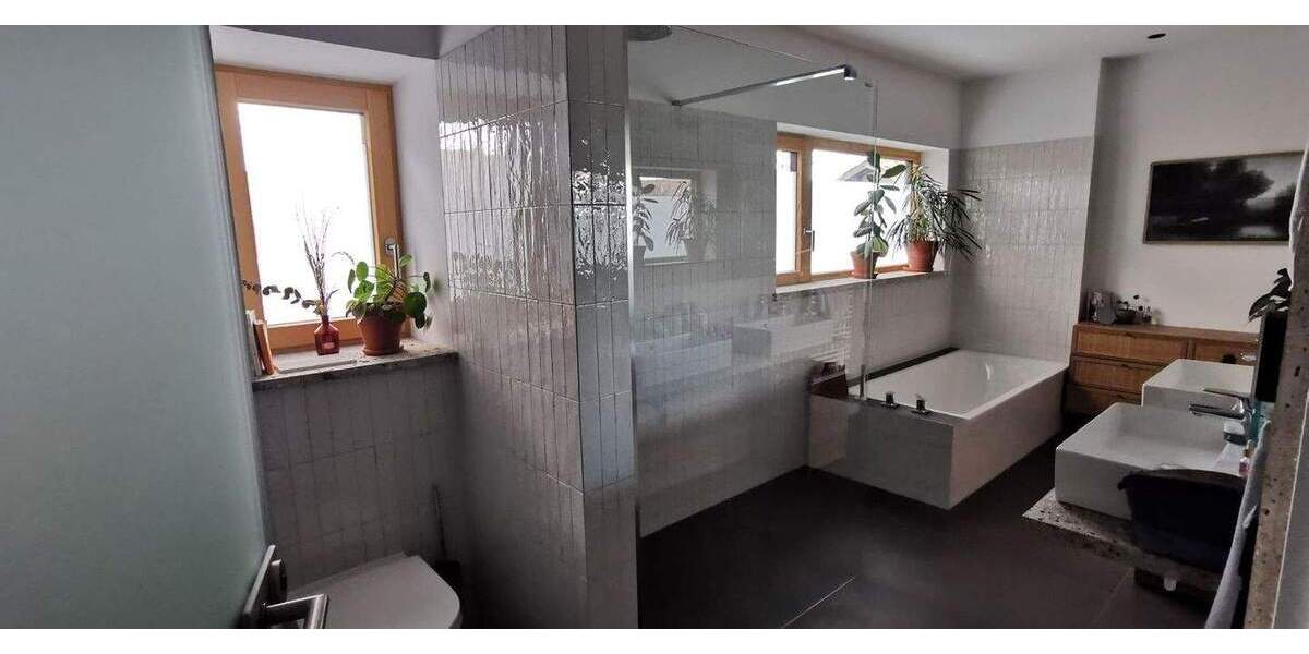 Reihenmittelhaus Branneburg Brannenburg - 4 Zimmer, 150 m&sup2;, 2.500&euro; | Angebot:25756972