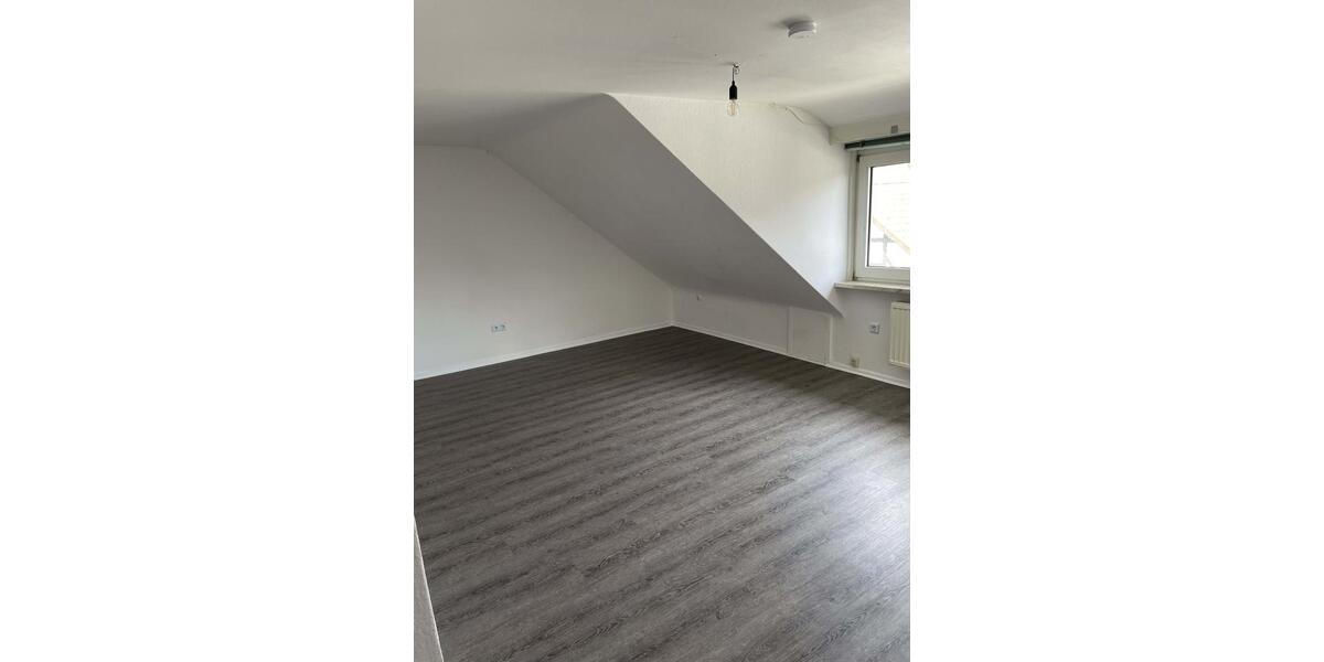 Etagenwohnung Dassel - 5 Zimmer, 150 m&sup2;, 900&euro; | Angebot:26338457