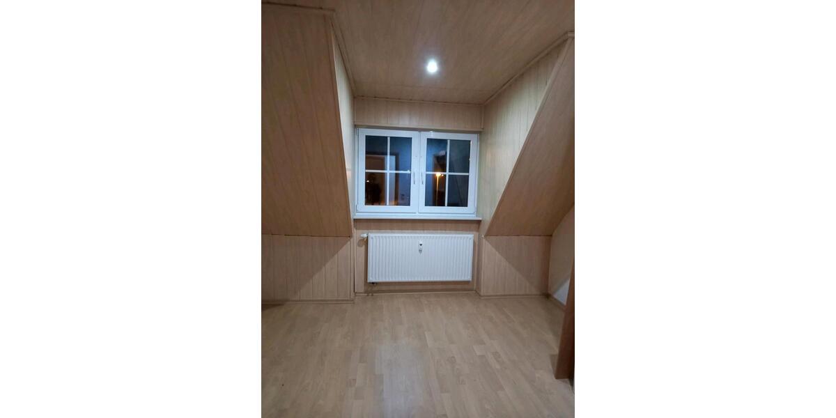 Dachgeschoßwohnung Lennestadt - 4 Zimmer, 98 m&sup2;, 1.000&euro; | Angebot:24801782