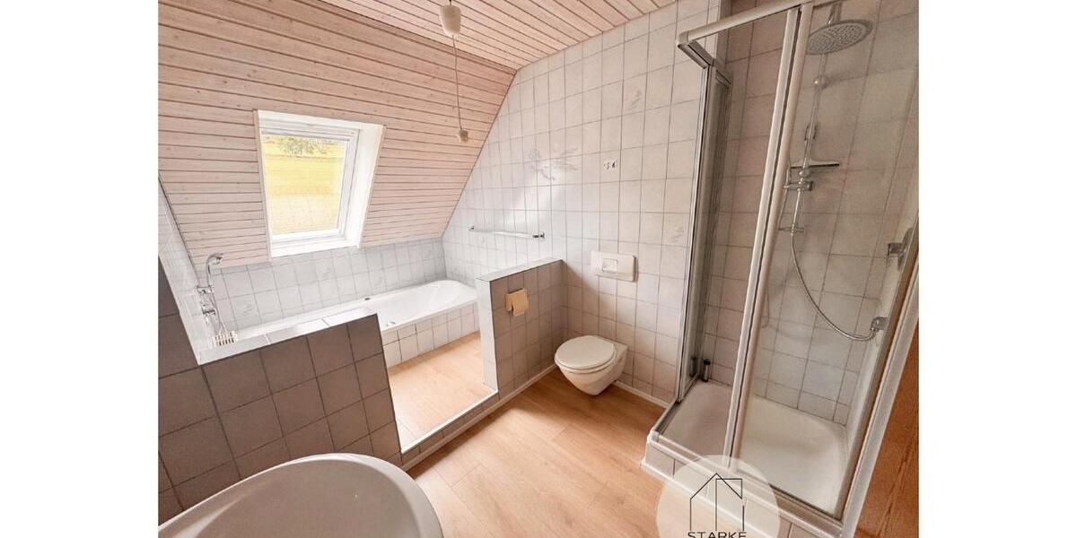 **Gemütliche 3 Zi-Dachgeschosswohnung mit malerischen Loggia-Ausblick bei Bodenwerder zu vermieten** 3 zimmer