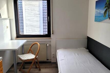 Neu renoviertes möbliertes Zimmer in 2er WG (männlich) 1 zimmer