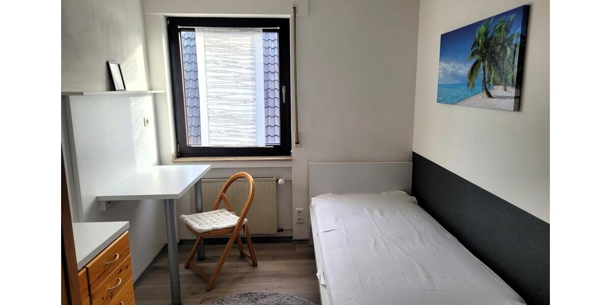 Neu renoviertes möbliertes Zimmer in 2er WG (männlich) 1 zimmer