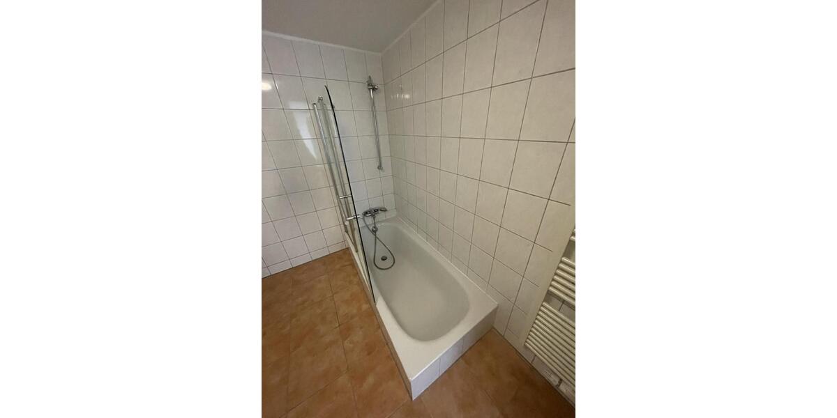 Dachgeschoßwohnung Moers - 3 Zimmer, 100 m&sup2;, 750&euro; | Angebot:22127287