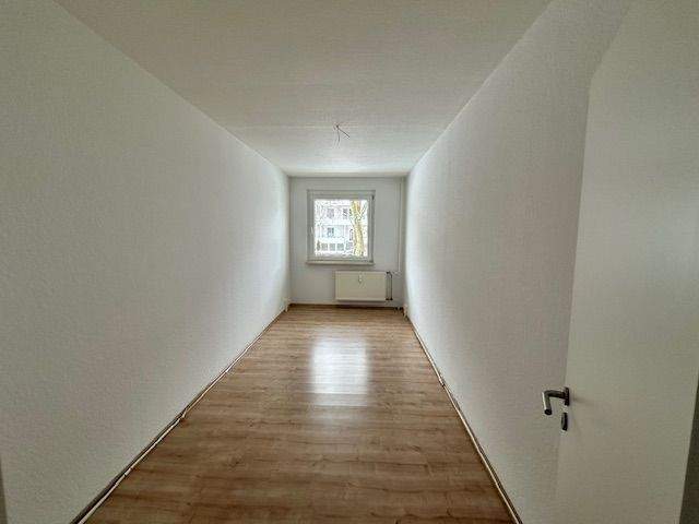 Etagenwohnung Magdeburg Neu Olvenstedt - 3 Zimmer, 70 m&sup2;, 420&euro; | Angebot:25666261
