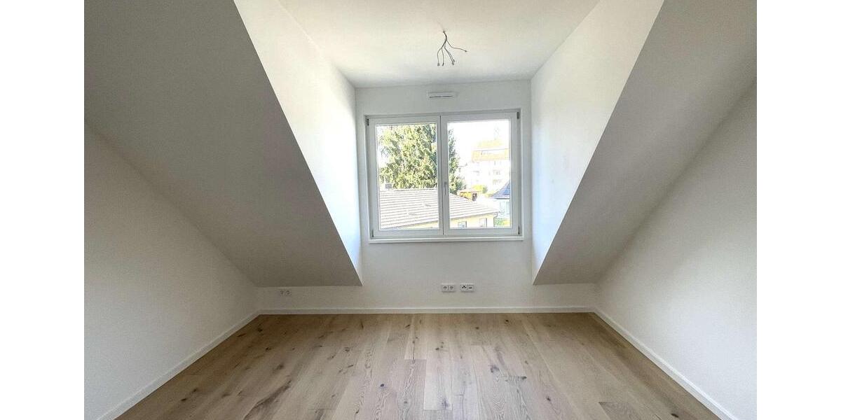 Dachgeschoßwohnung Frankfurt am Main Bergen-Enkheim - 3 Zimmer, 123 m&sup2;, 2.490&euro; | Angebot:25870894