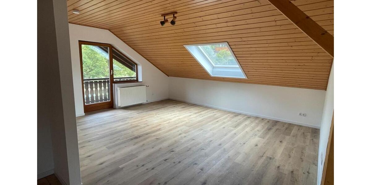 Dachgeschoßwohnung Altenglan - 4 Zimmer, 84 m&sup2;, 880&euro; | Angebot:26331350