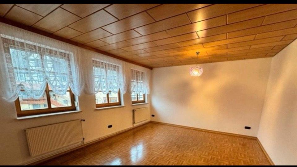 Erdgeschoßwohnung Rotenburg an der Fulda - 3 Zimmer, 90 m&sup2;, 550&euro; | Angebot:25793872