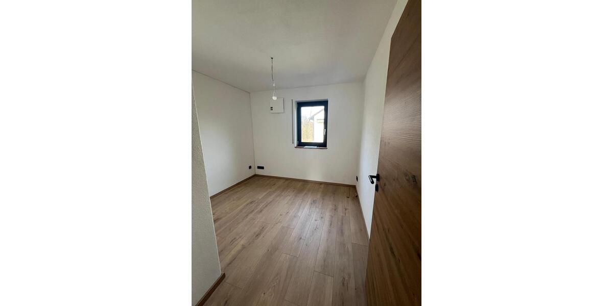 Etagenwohnung Freilassing - 4 Zimmer, 90 m&sup2;, 1.480&euro; | Angebot:25973540