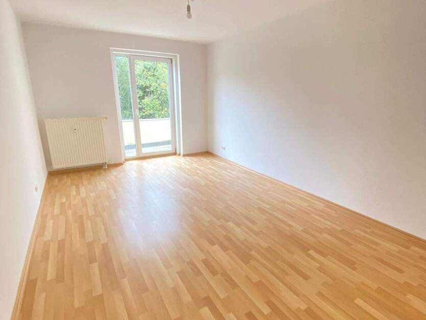 *Zeißstr. * 2 Raum Wohnung mit Balkon ! 3 zimmer