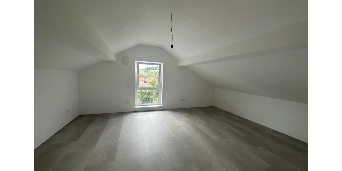 Helle 2-Zimmer Wohnung im kernsanierten Altbau mit Einbauküche zimmer