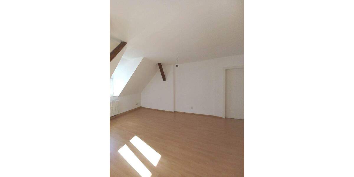 Helle Dachgeschosswohnung sucht neuen Mieter 3 zimmer