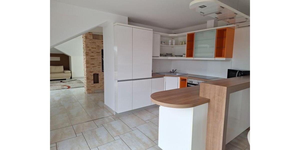 Dachgeschoßwohnung Zwickau - 2 Zimmer, 152 m&sup2;, 1.200&euro; | Angebot:26479906