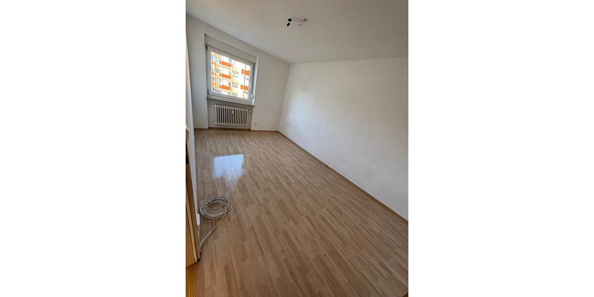 Etagenwohnung Zirndorf - 3 Zimmer, 80 m&sup2;, 895&euro; | Angebot:26294851