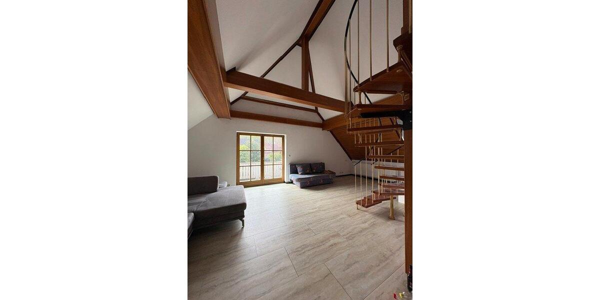 Dachgeschoßwohnung Zeitlofs - 5 Zimmer, 140 m&sup2;, 695&euro; | Angebot:26516755