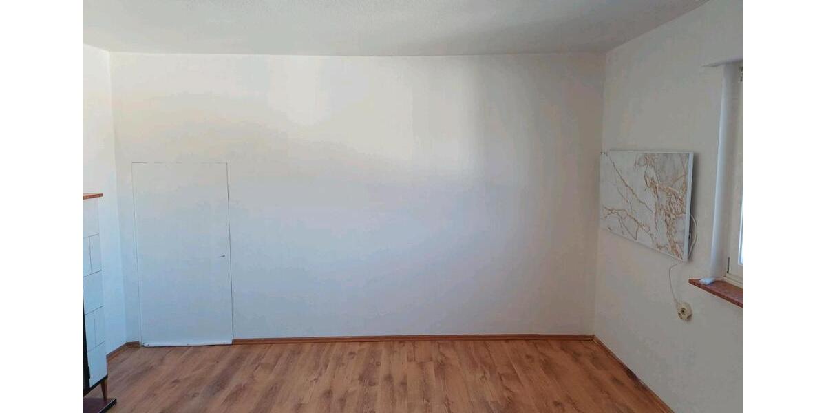 Dachgeschoßwohnung Gschwend - 3 Zimmer, 90 m&sup2;, 650&euro; | Angebot:24772617