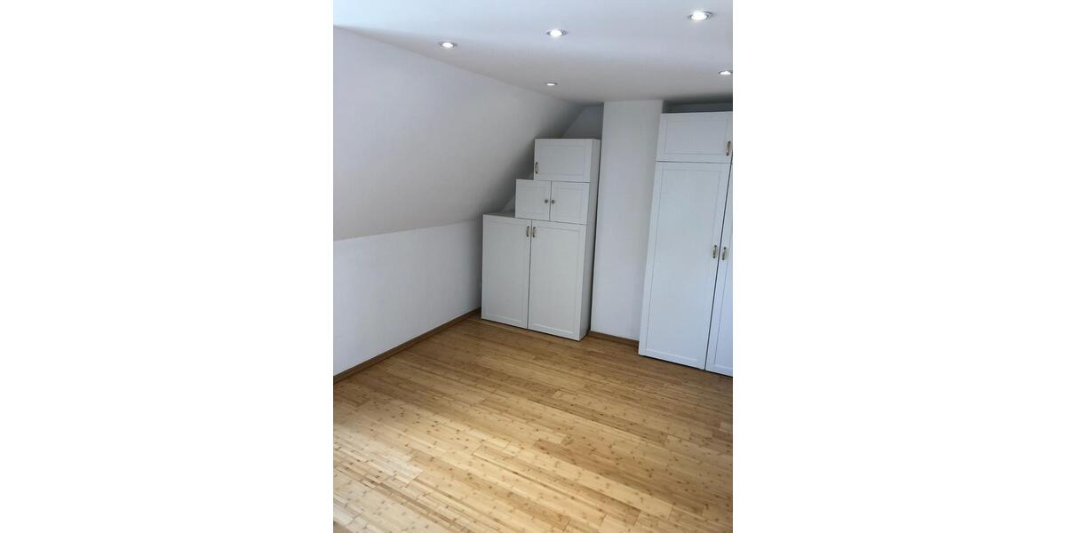 Dachgeschoßwohnung Karlsfeld - 2.5 Zimmer, 58 m&sup2;, 1.085&euro; | Angebot:26314002