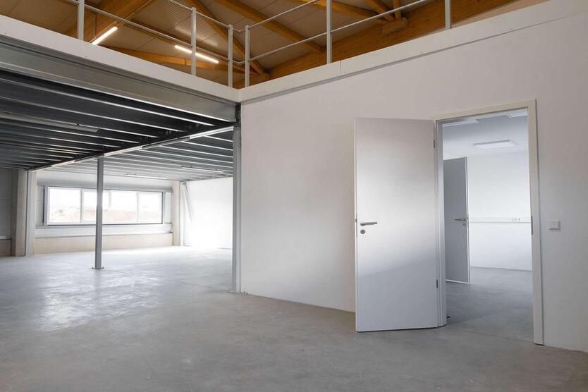 Moderne Hallenfläche mit flexiblen Mietlaufzeiten - Metroloq Erftstadt