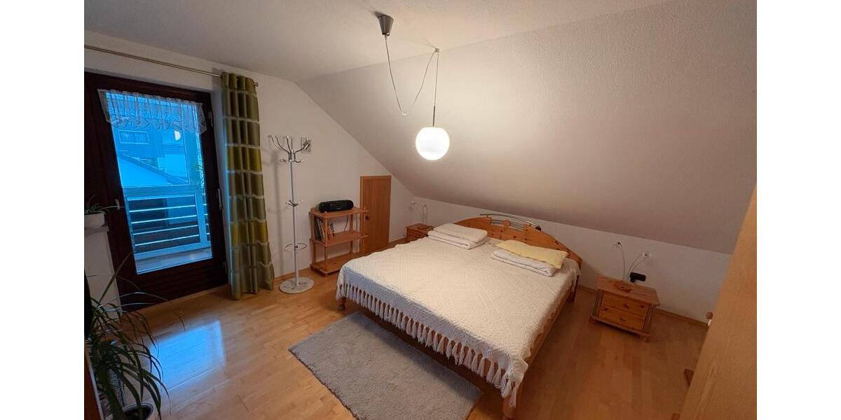 Dachgeschoßwohnung Eckersdorf - 2 Zimmer, 70 m&sup2;, 1.000&euro; | Angebot:24705396