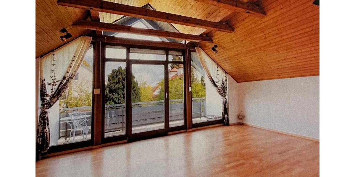 Dachgeschoßwohnung Neuburg an der Donau - 4 Zimmer, 100 m&sup2;, 1.200&euro; | Angebot:26075467
