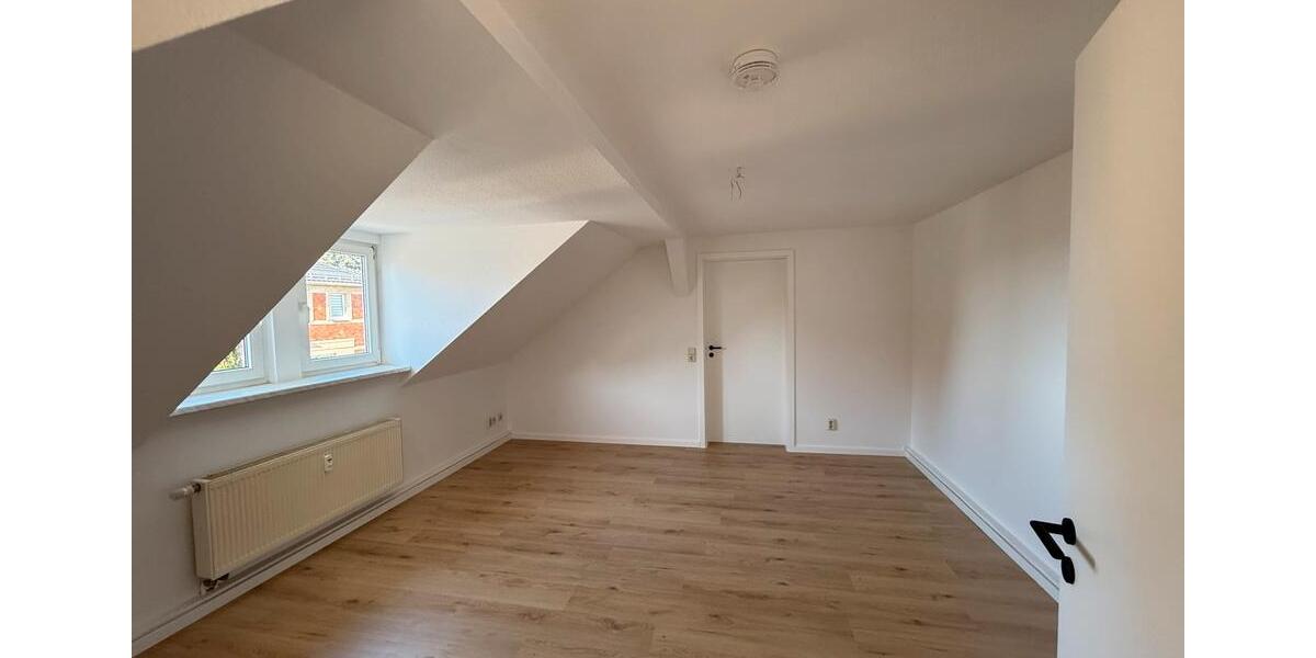 Dachgeschoßwohnung Glauchau - 2 Zimmer, 57 m&sup2;, 500&euro; | Angebot:26570122
