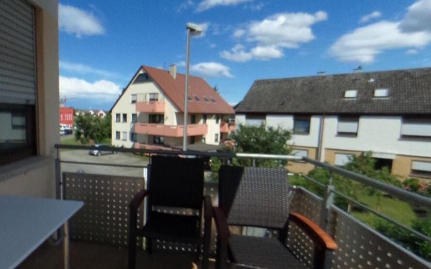 Gästezimmer in Filderstadt mit Internet, TV, Gästeküche, Etagendusche, GästeWc, Waschmaschine, Trocker, Nähe Messe Stuttgart zimmer