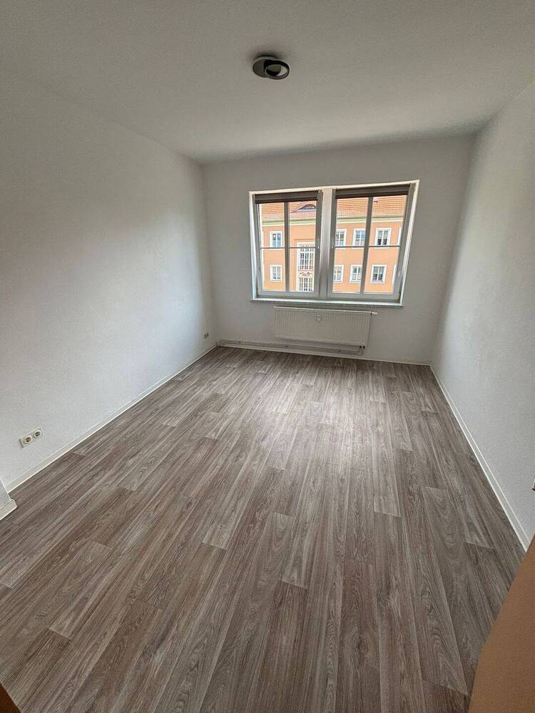 Nachmieter für sofort gesucht - Einbauküche & Co. bereits vorhanden (VB)