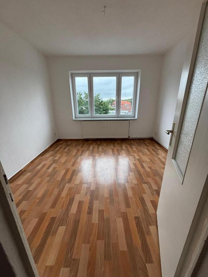 Helle und geräumige 2-Zimmer Wohnung mit großem Balkon! zimmer