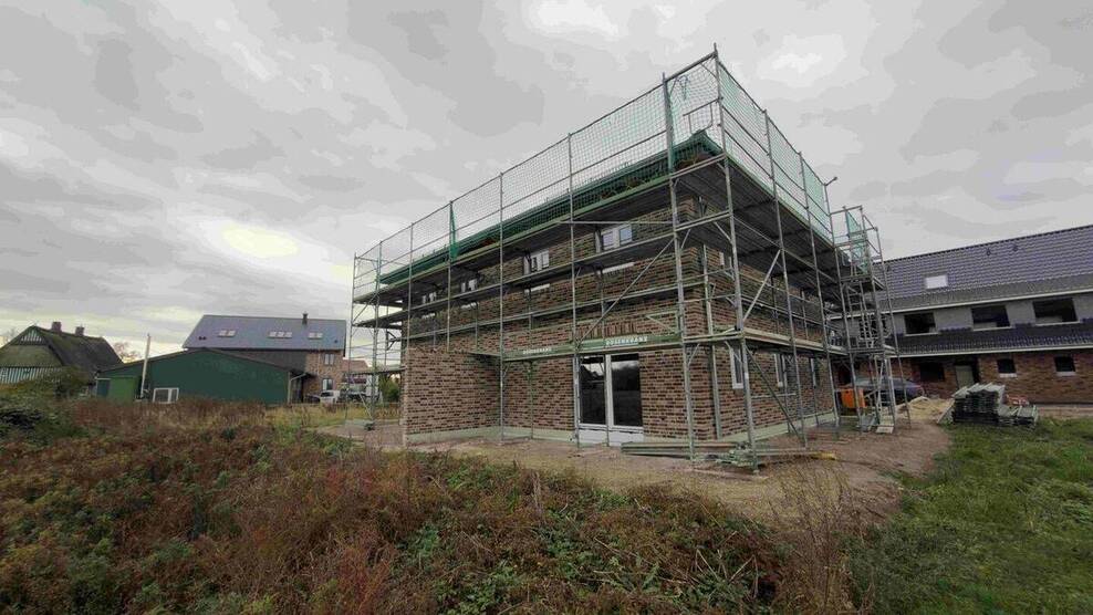Neubau - Wohnen auf dem Land: Doppelhaushälfte mit Carport und Schuppen in Seestermühe 4 zimmer