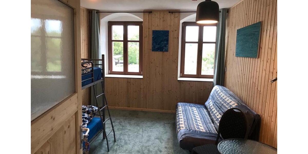 Wohnen auf Zeit Meißen - 8 Zimmer, 16 m&sup2;, 25&euro; | Angebot:26623443