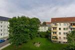 Plauen-Haselbrunn: 2-Zimmer-DG-Wohnung mit Balkon & EBK - ab sofort