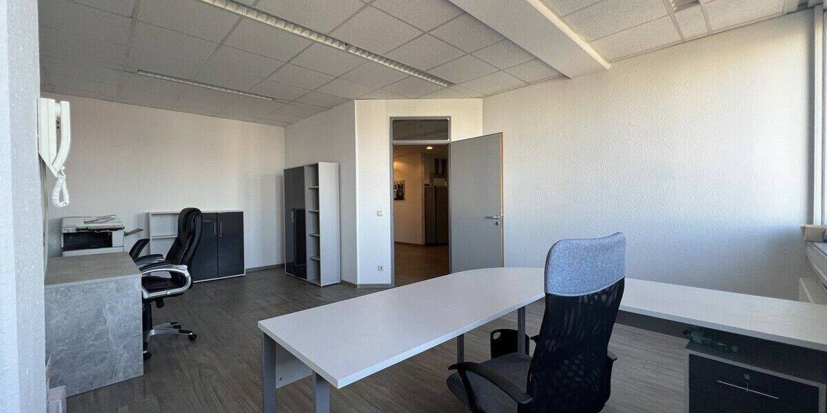 SORGENFREI ARBEITEN: Möblierte Büroräume in modernem Gemeinschaftsbüro in Karlsruhe-Neureut 1 zimmer