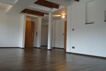 Moderne Dachgeschoss Wohnung 2.5 zimmer