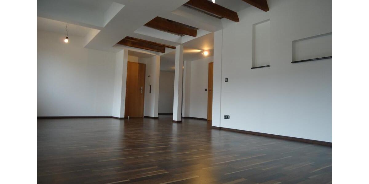 Moderne Dachgeschoss Wohnung 2.5 zimmer