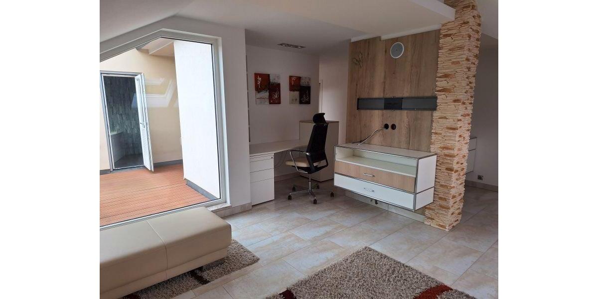 Dachgeschoßwohnung Zwickau - 2 Zimmer, 152 m&sup2;, 1.200&euro; | Angebot:26479906