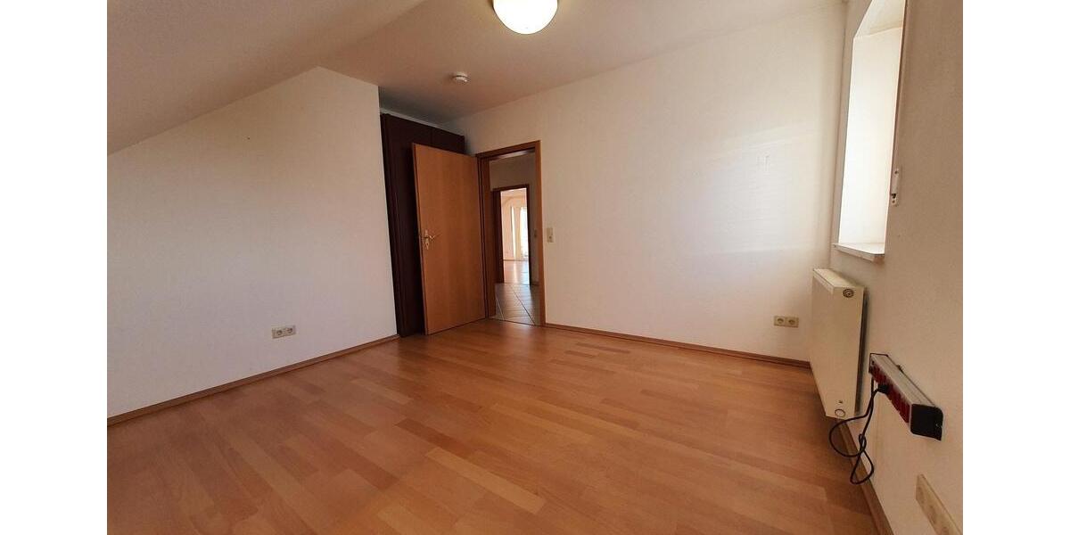 Dachgeschoßwohnung Bad Kissingen - 4 Zimmer, 122 m&sup2;, 970&euro; | Angebot:26233588