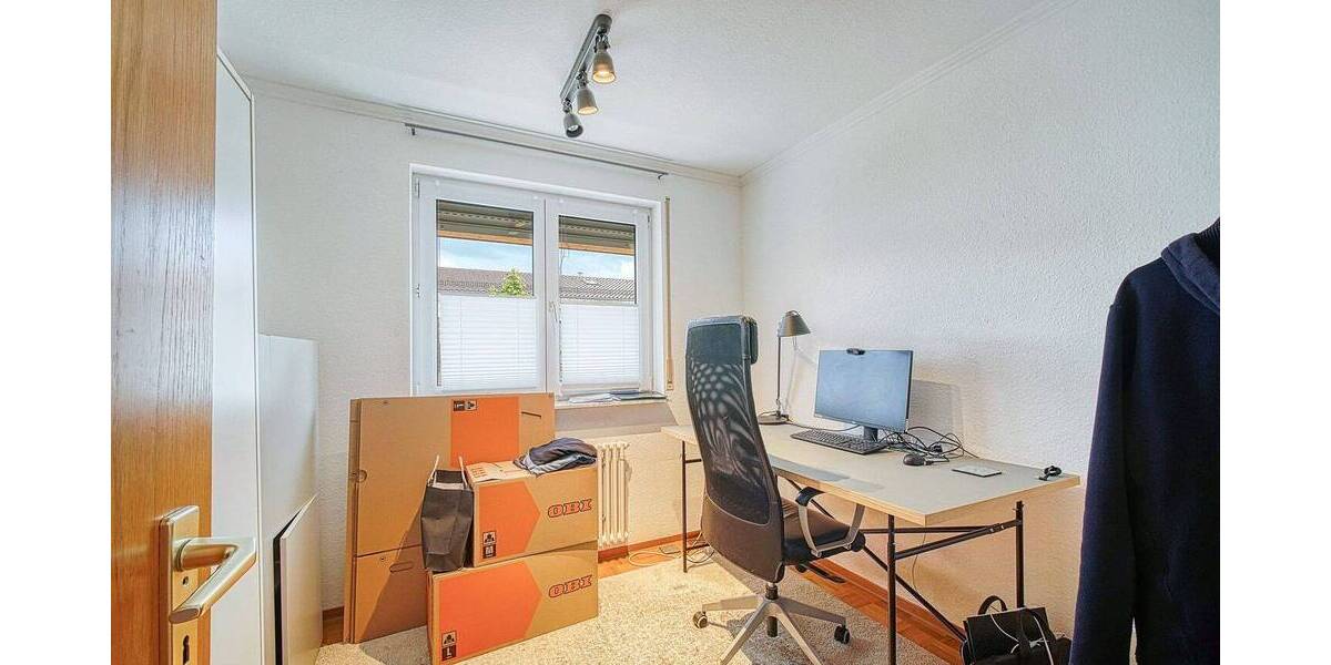 Etagenwohnung Stuttgart Zuffenhausen - 3 Zimmer, 80 m&sup2;, 990&euro; | Angebot:26796524