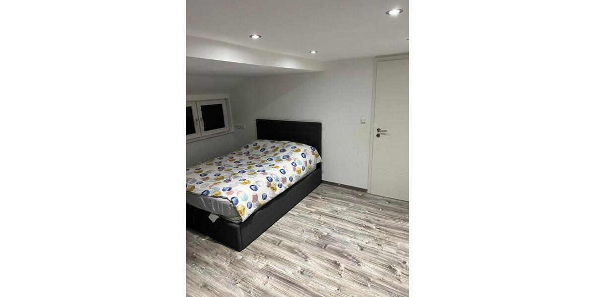 Großzügiges Haus mit eigenem Garten zu Vermieten 4 zimmer