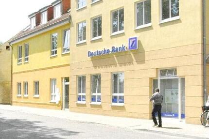 5-Zi.-Whg. oder PraxisBüro, 1. OG, 145,4 m². Zentral gelegen. Sehr gute Lage. Courtagefrei 5 zimmer