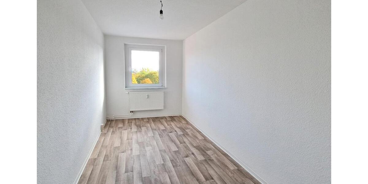 Etagenwohnung Neubrandenburg Carlshöhe - 4 Zimmer, 73 m&sup2;, 363&euro; | Angebot:25750668