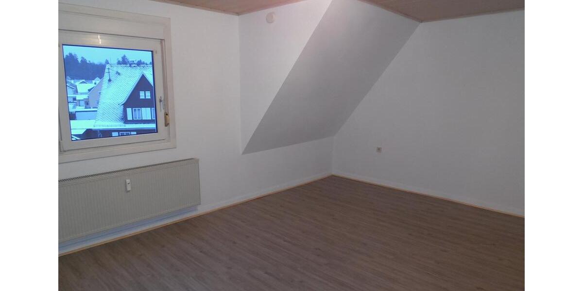 Dachgeschoßwohnung Emmelshausen - 3 Zimmer, 66 m&sup2;, 450&euro; | Angebot:24888018