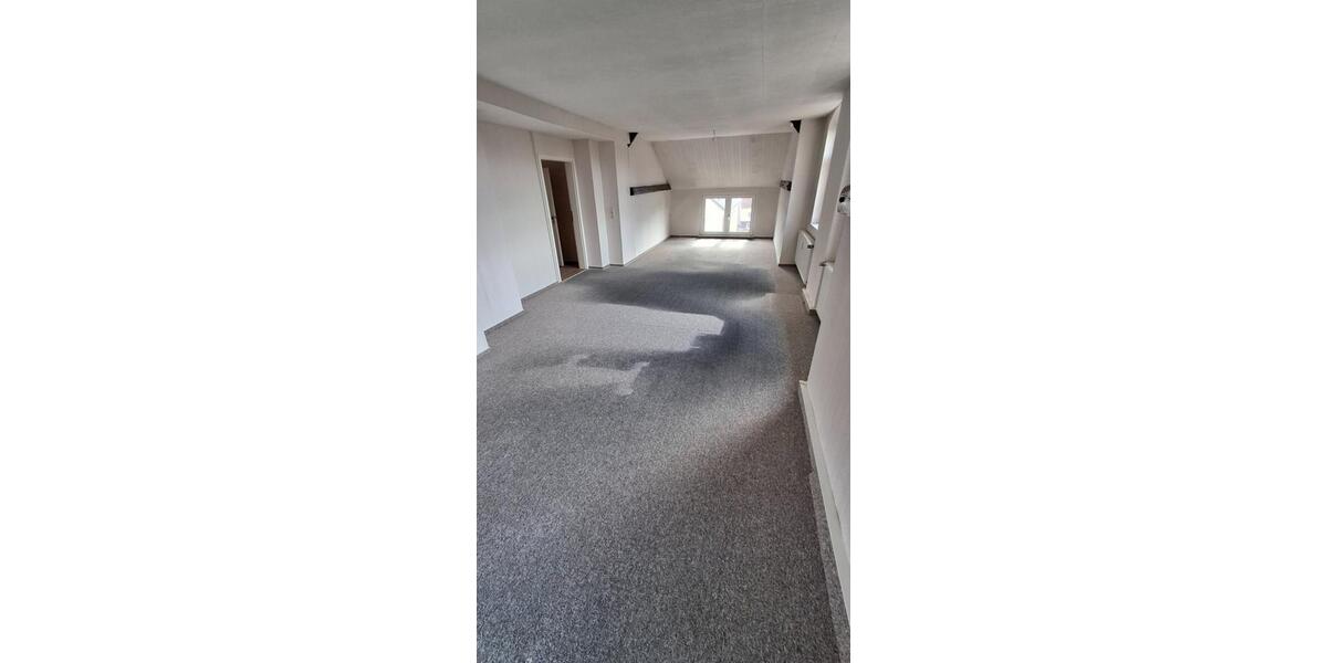 Dachgeschoßwohnung Roßleben-Wiehe Wiehe - 3 Zimmer, 125 m&sup2;, 400&euro; | Angebot:23283919