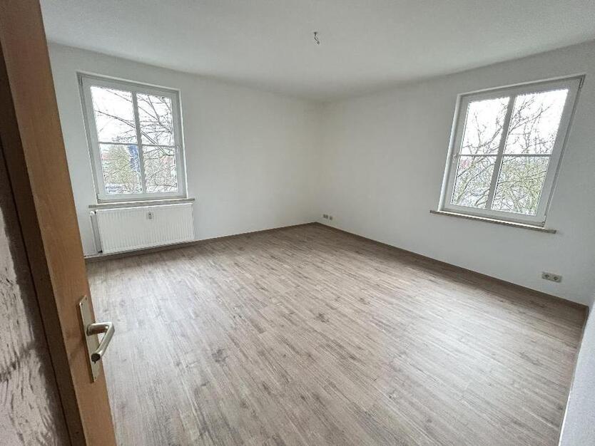 Lichtdurchflutete 3 Zimmer Wohnung mit Dusche und Balkon!