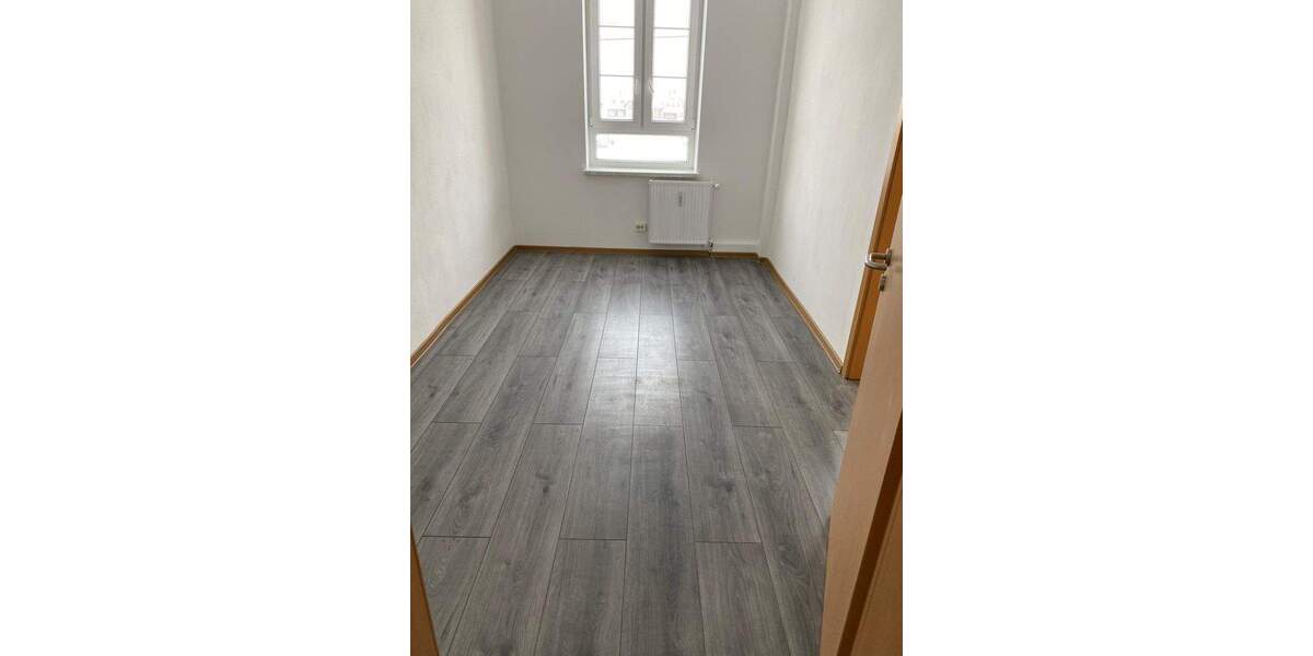 Etagenwohnung Glauchau - 4 Zimmer, 81 m&sup2;, 430&euro; | Angebot:26389569